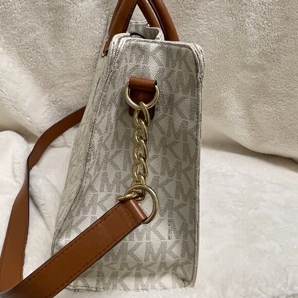 NWT Gorgeous Michael Kors Hamilton Cream w/Leather Brown Trim Lg Tote - Picture 5 of 13